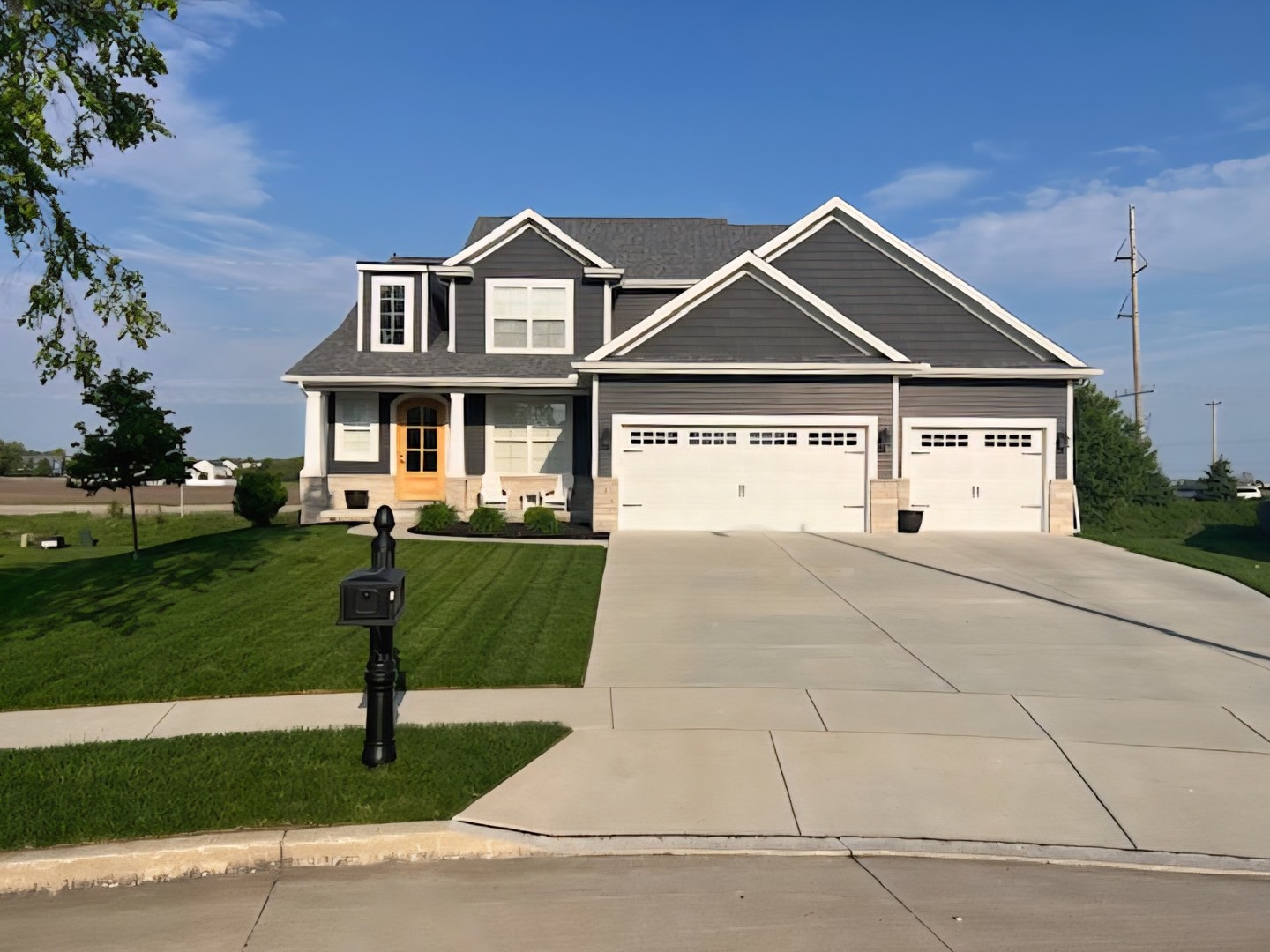 1 Deerfield Court, Bloomington, IL