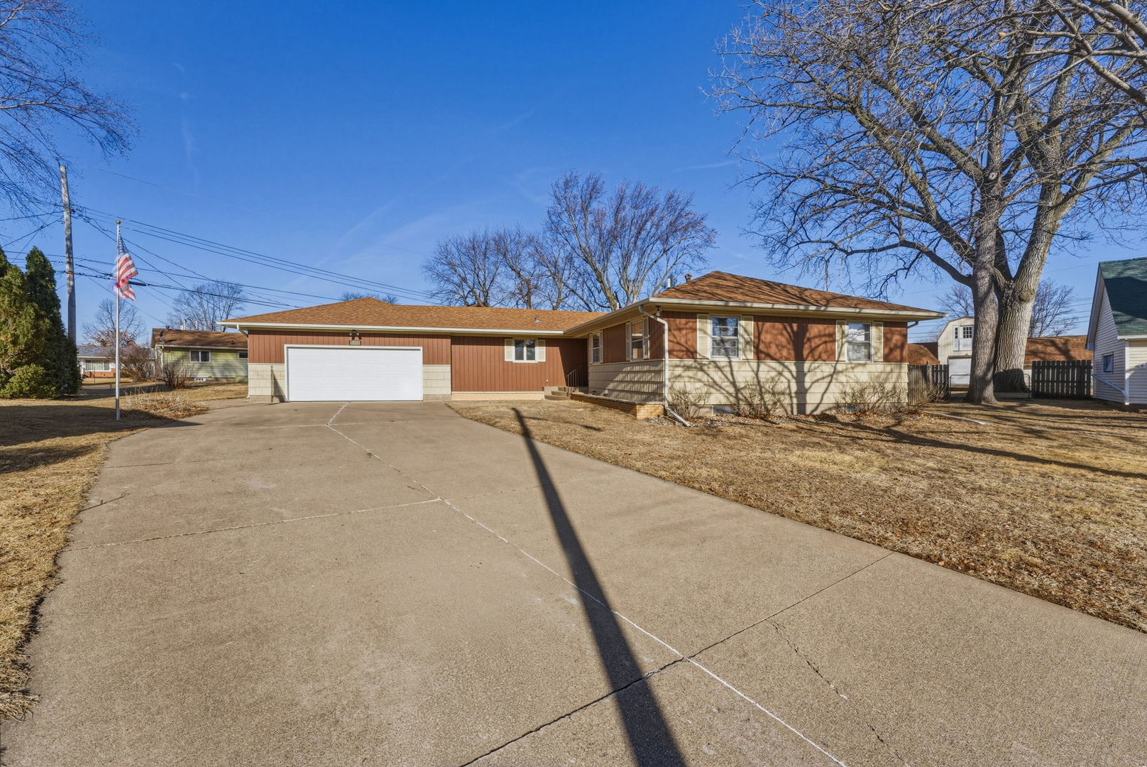 221 Hilltop Court, Milan, IL