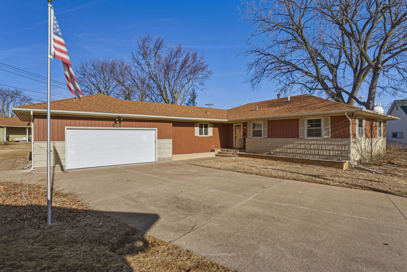 221 Hilltop Court, Milan, IL