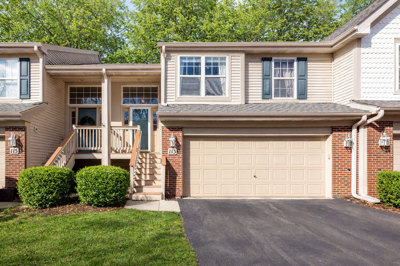 113 Meredith Lane #10-3, Streamwood, IL