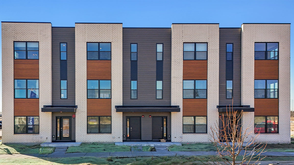 2229 Waters Edge Drive, Schaumburg, IL