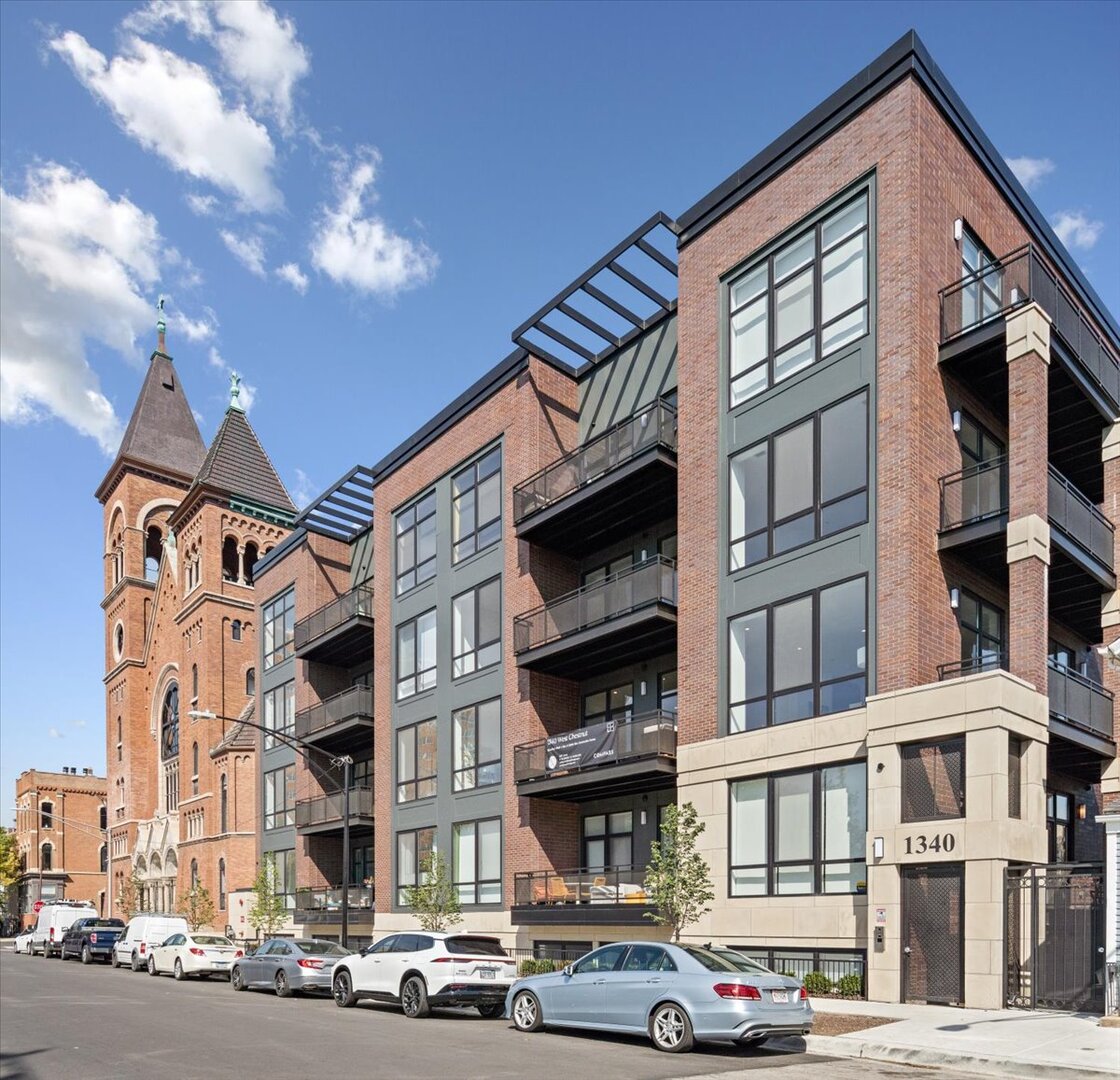 1340 W Chestnut Street #401, Chicago, IL