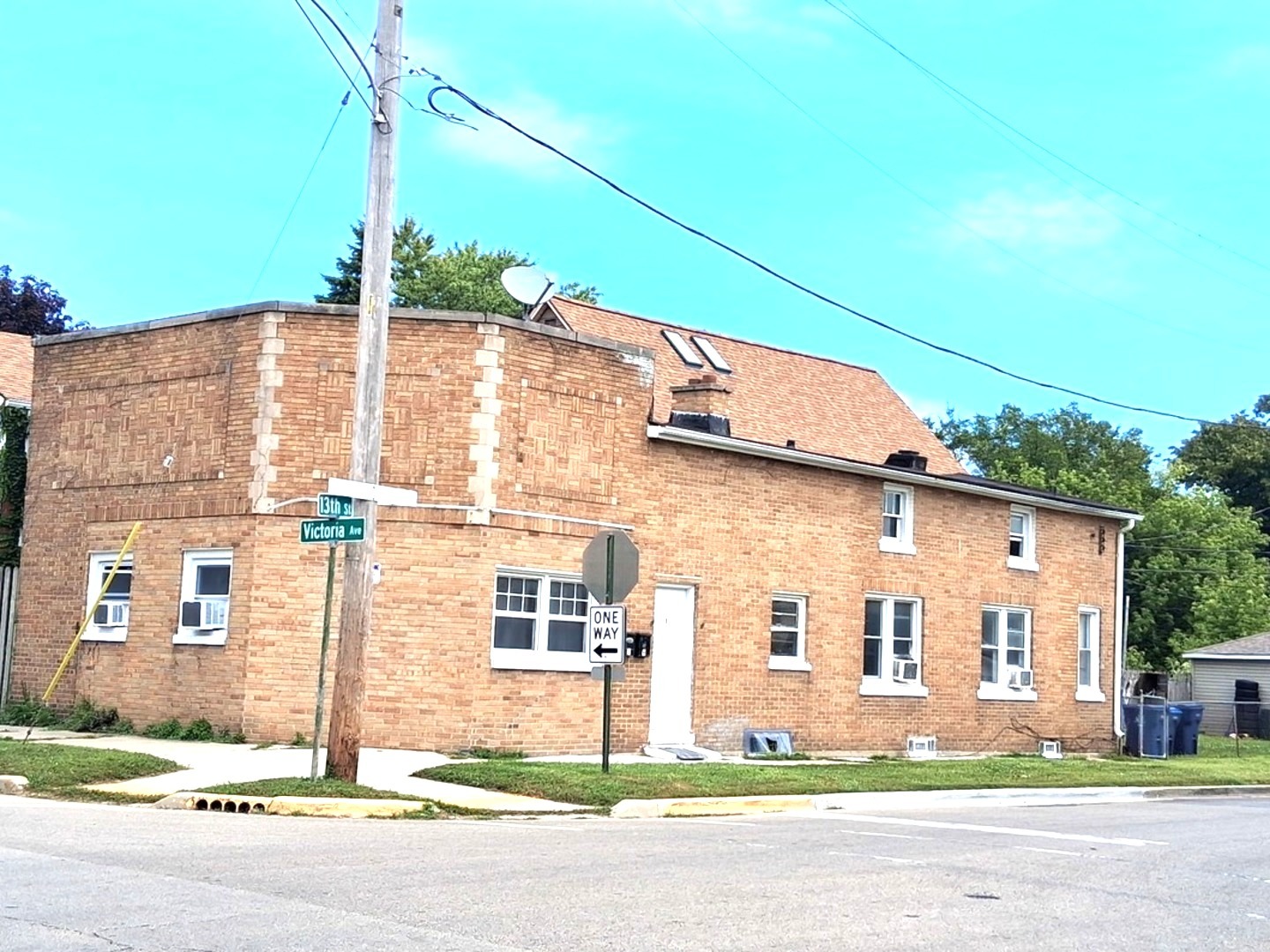 1247 Victoria Avenue, North Chicago, IL