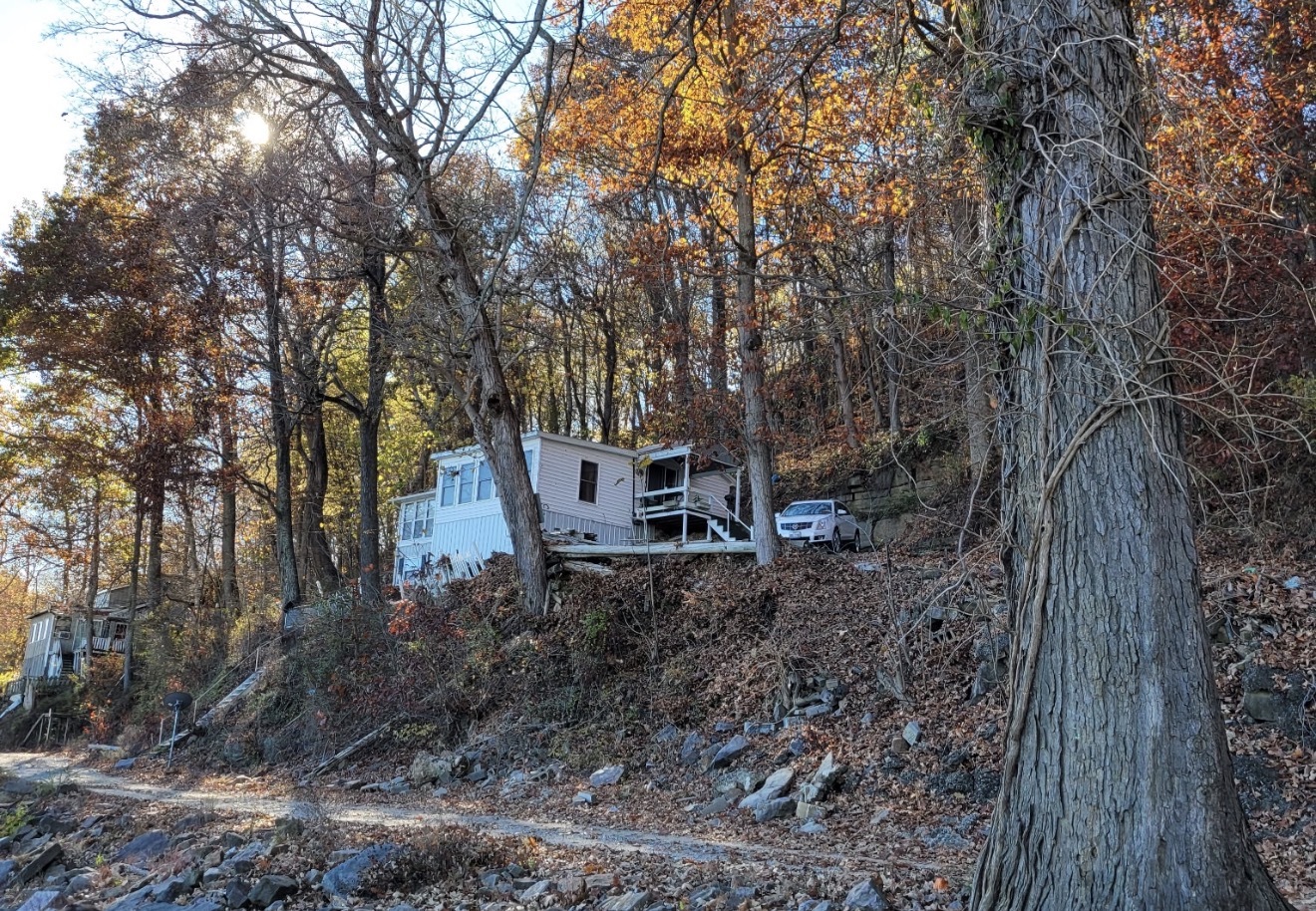 62 Alley Cat Lane, Golconda, IL