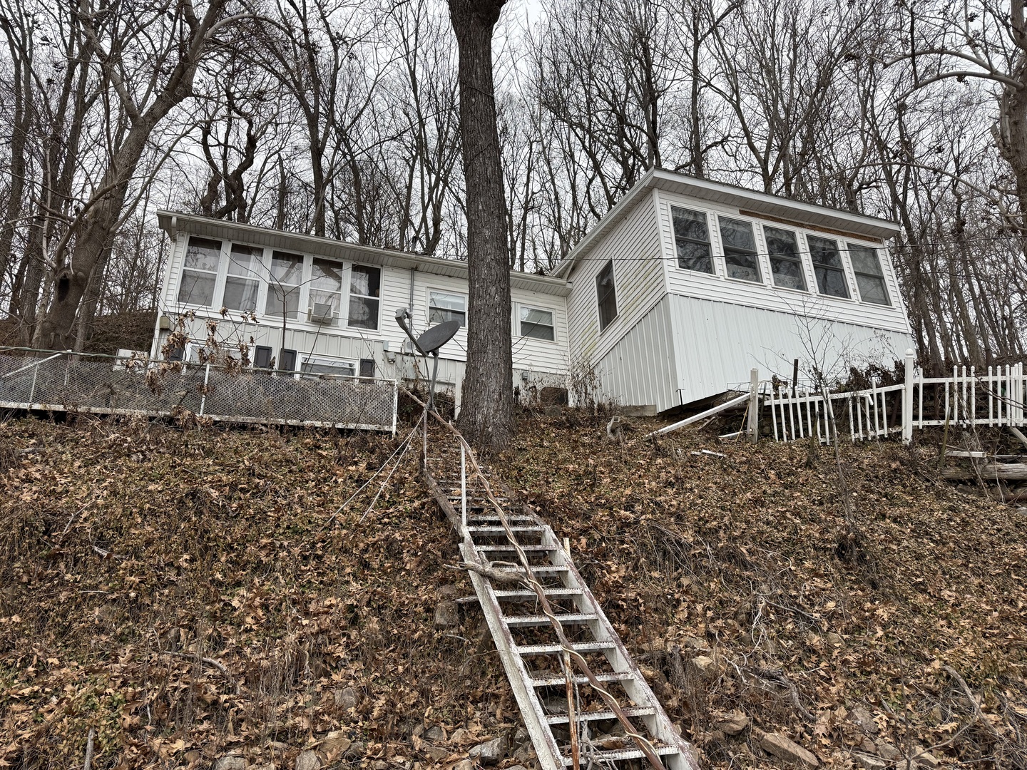 62 Alley Cat Lane, Golconda, IL