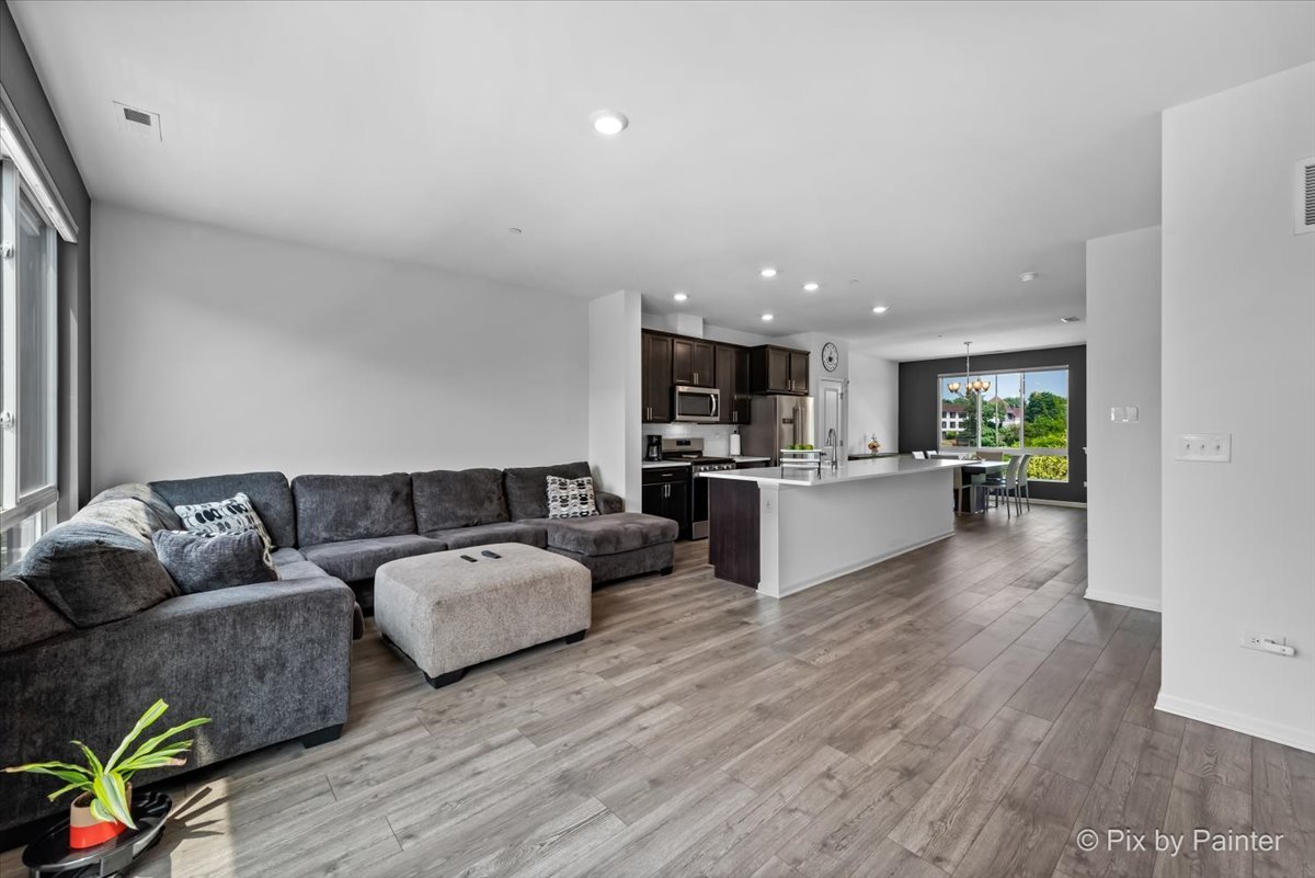 2333 Alumni Drive, Schaumburg, IL