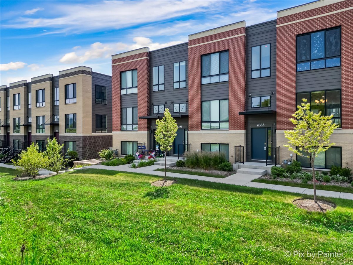 2333 Alumni Drive, Schaumburg, IL