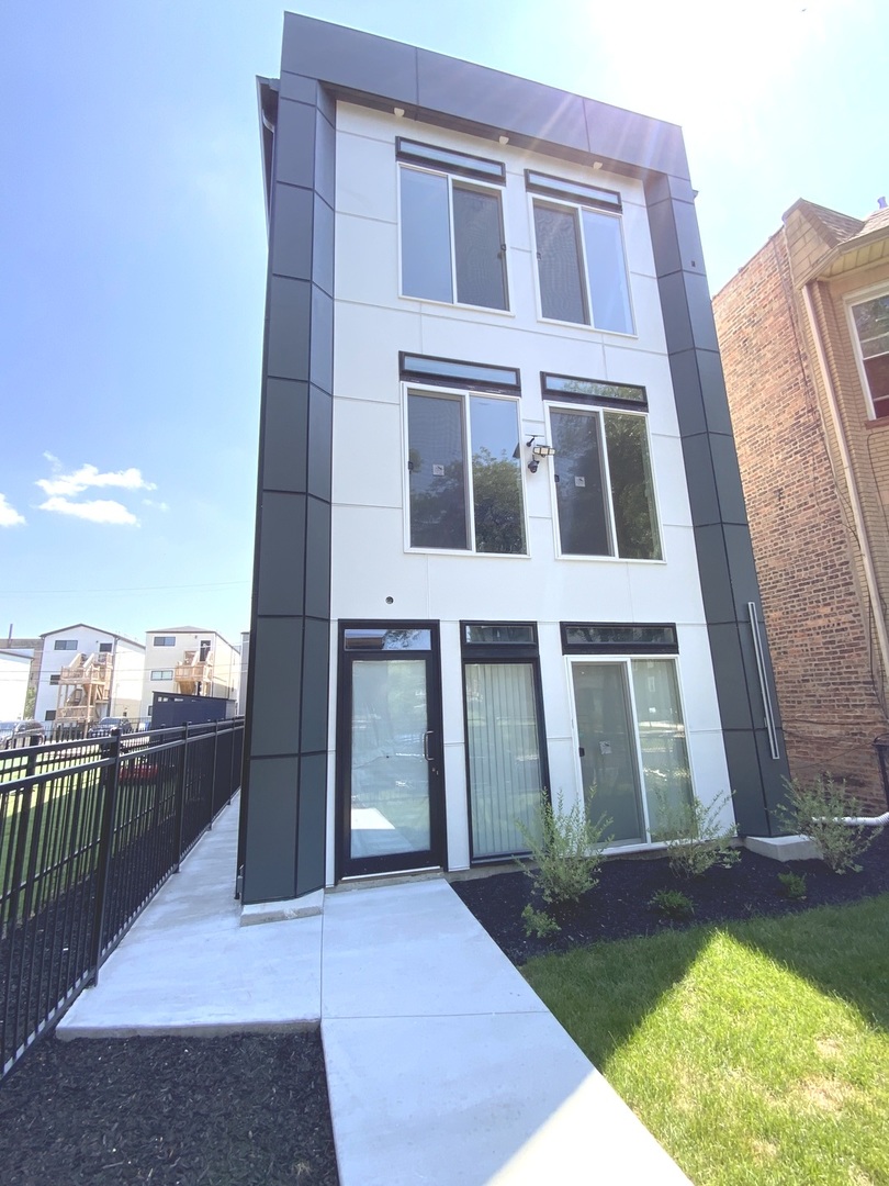 6325 S Langley Avenue, Chicago, IL