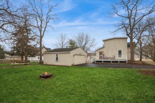 121 S Walkup Avenue, Crystal Lake, IL