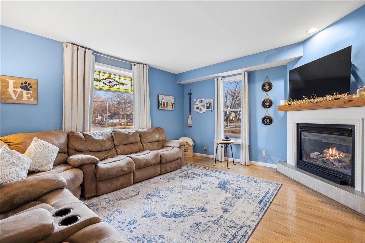 121 S Walkup Avenue, Crystal Lake, IL