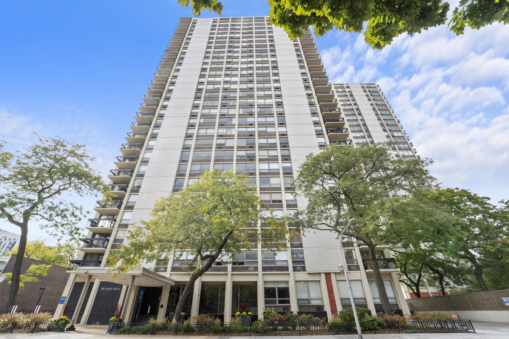 1355 N Sandburg Terrace #2801, Chicago, IL