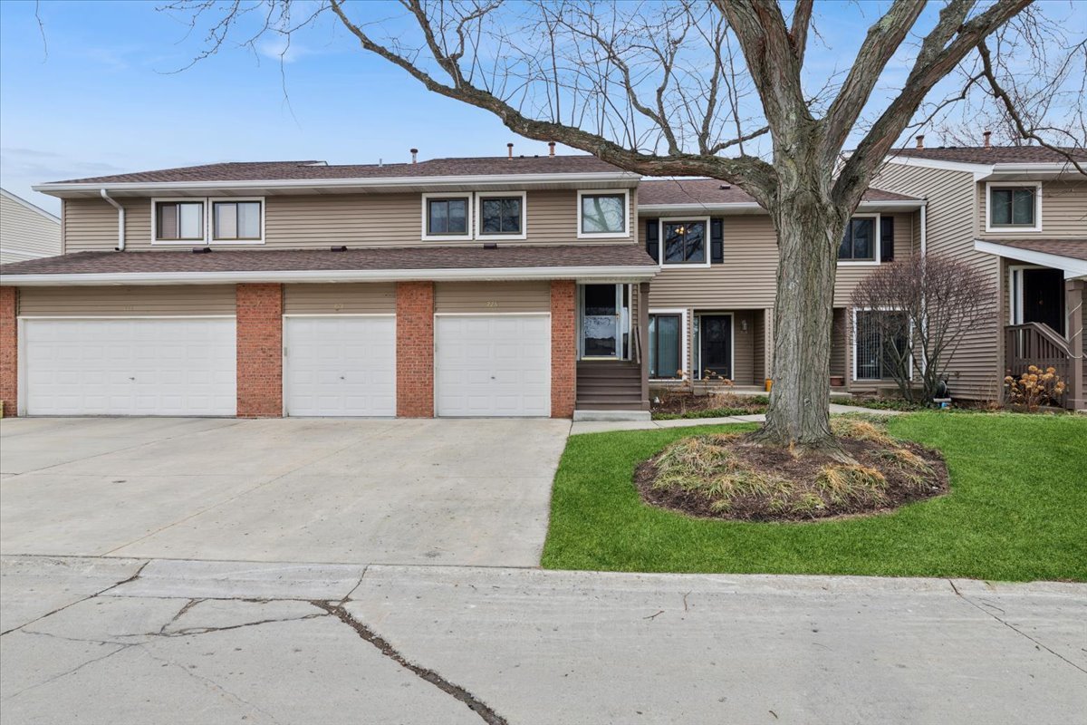223 Winding Oak Lane, Buffalo Grove, IL