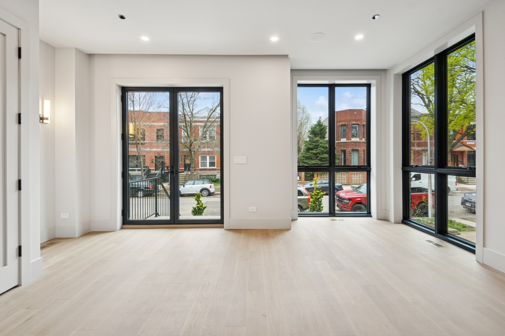 2434 W Superior Street, Chicago, IL
