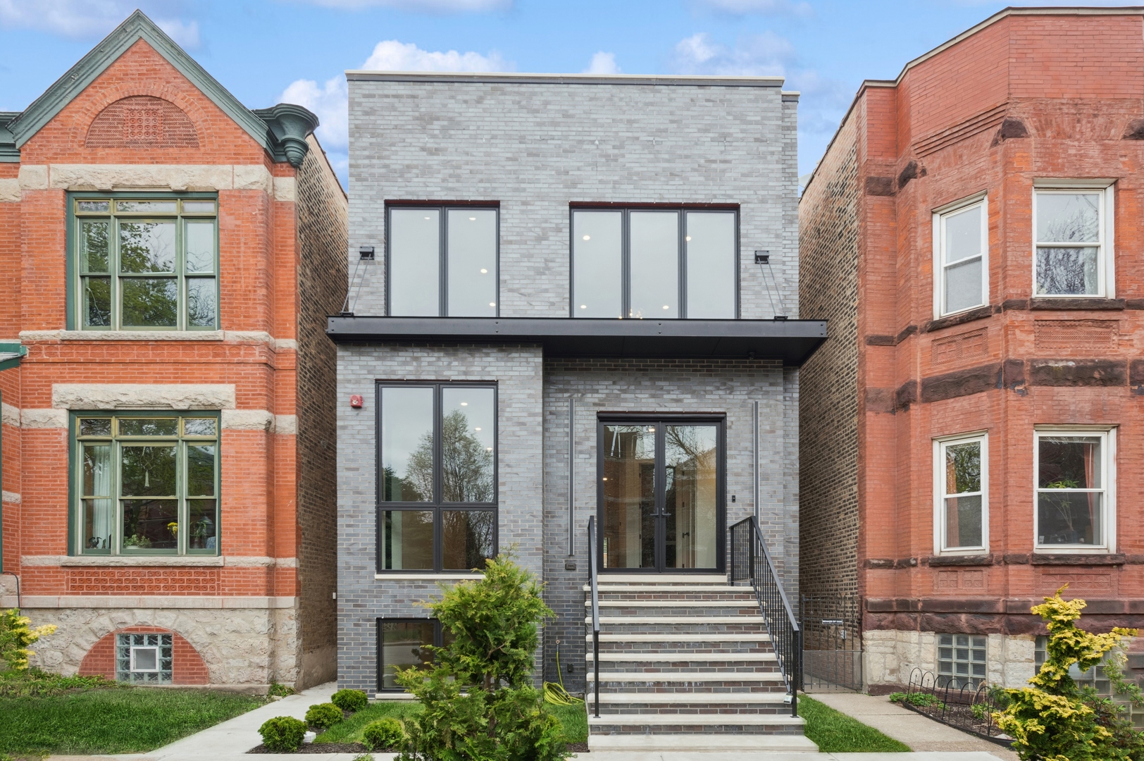2434 W Superior Street, Chicago, IL