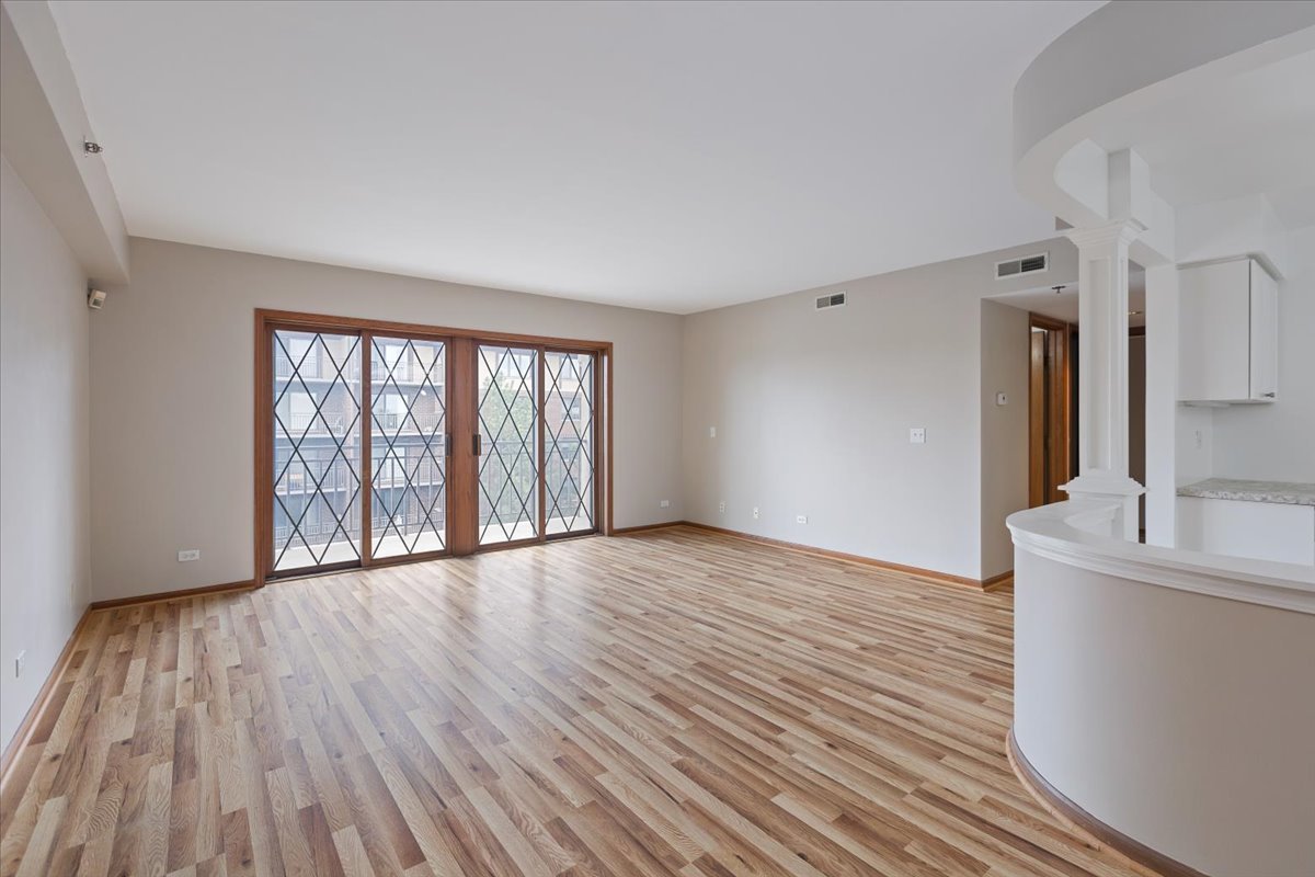 5 S Pine Street #509, Mount Prospect, IL