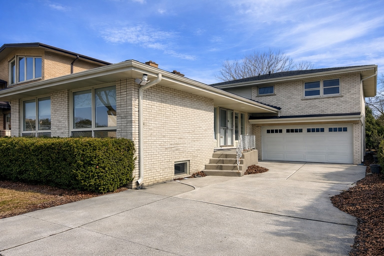 6923 N Avers Avenue, Lincolnwood, IL