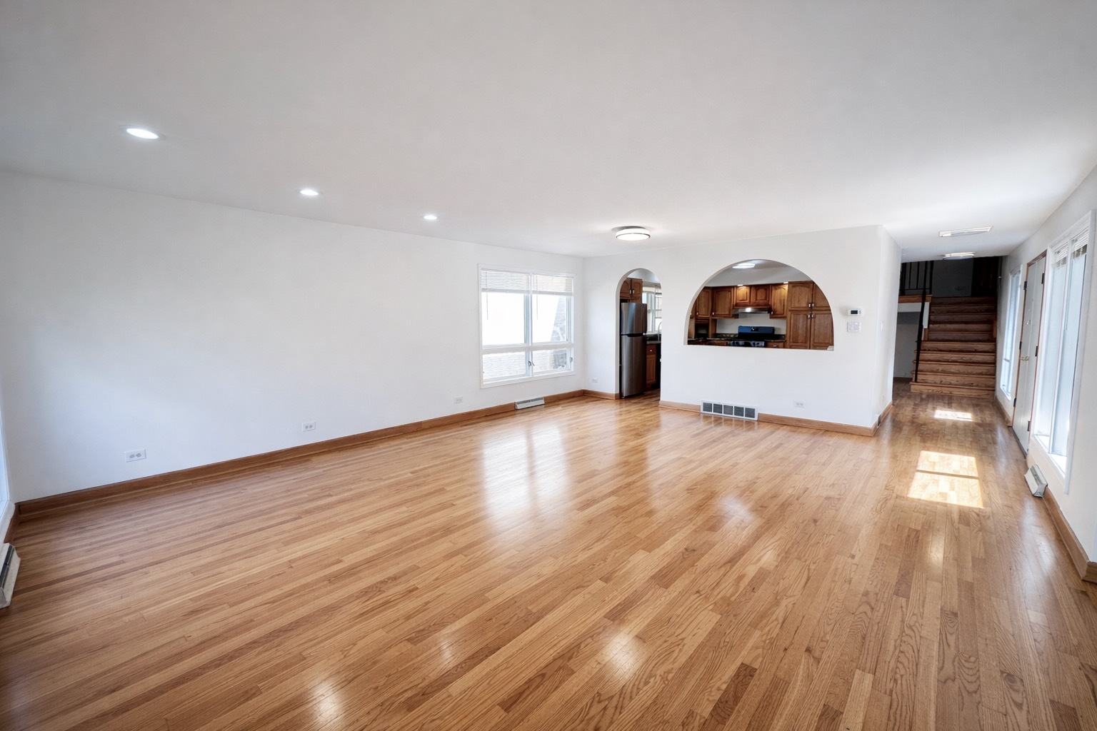 6923 N Avers Avenue, Lincolnwood, IL