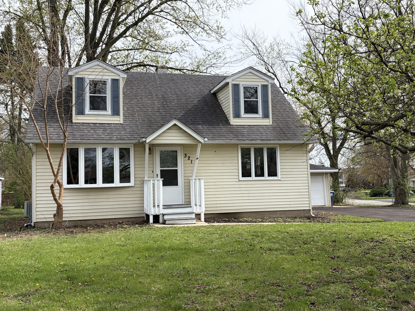 321 Janet Avenue, Darien, IL
