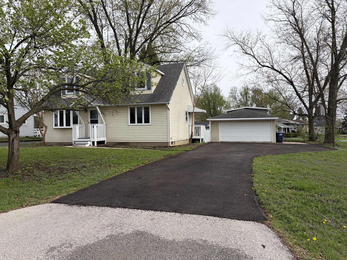 321 Janet Avenue, Darien, IL