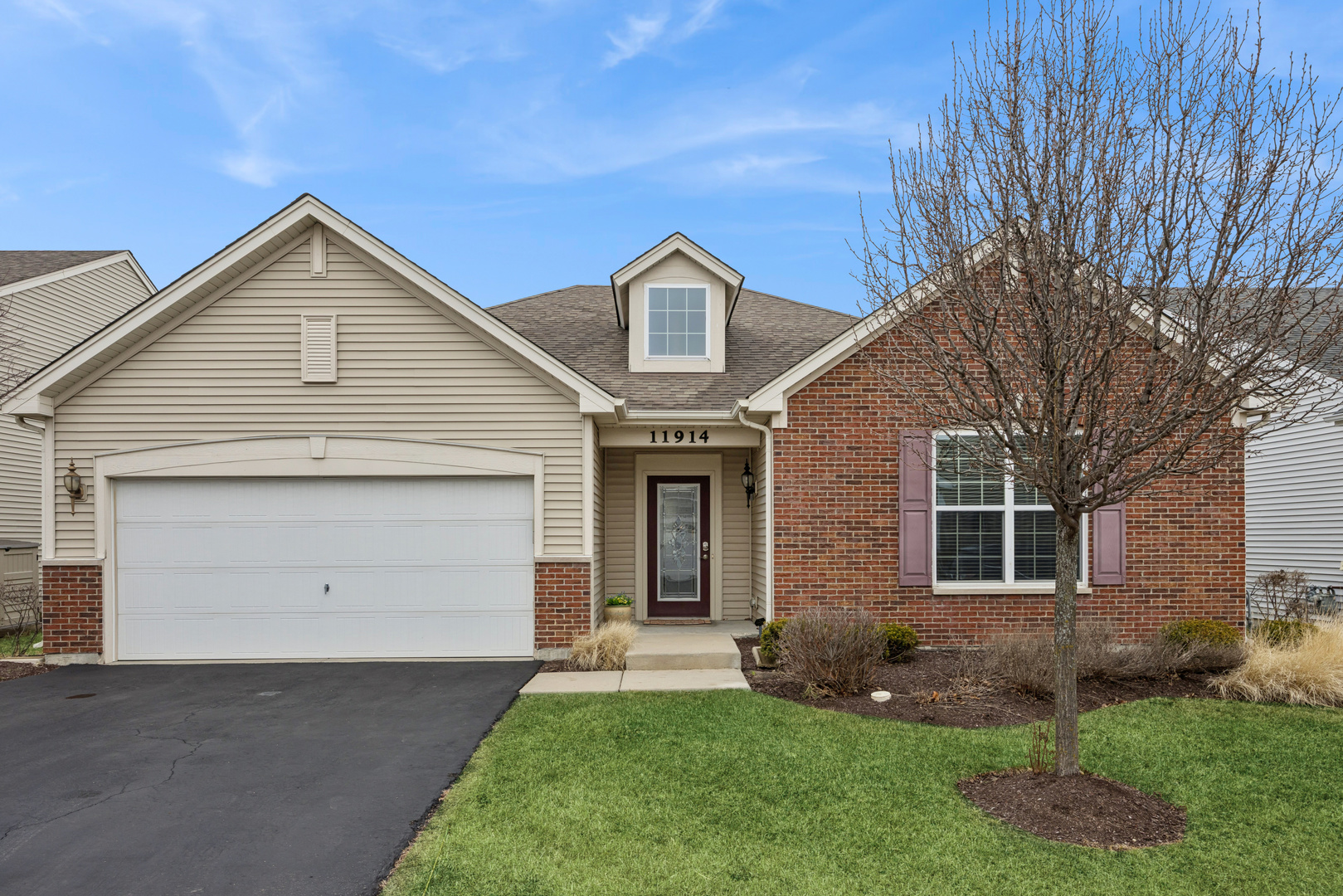 11914 Hollister Court, Huntley, IL