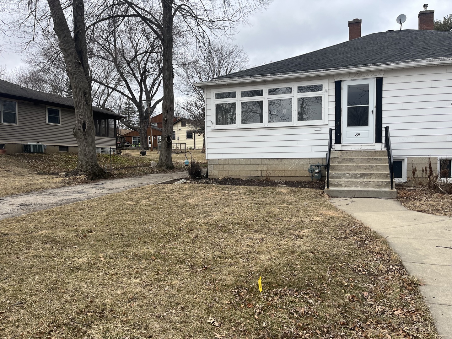 88 Fox Avenue, West Dundee, IL