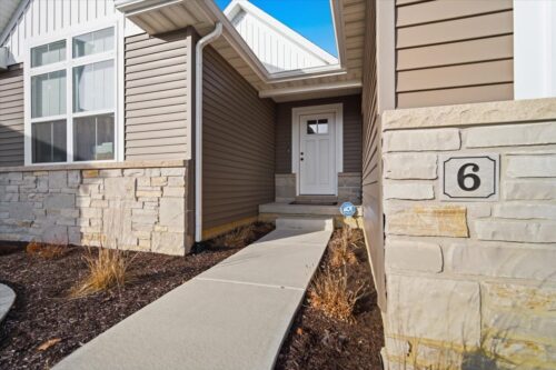 6 Bucktown Court, Bloomington, IL