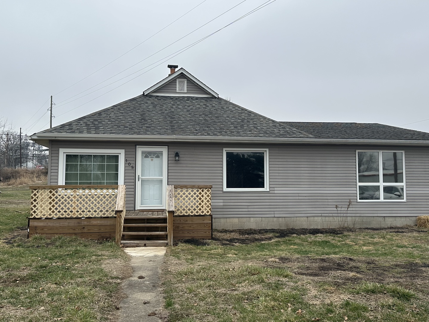 105 N Epperson Drive, Mcleansboro, IL
