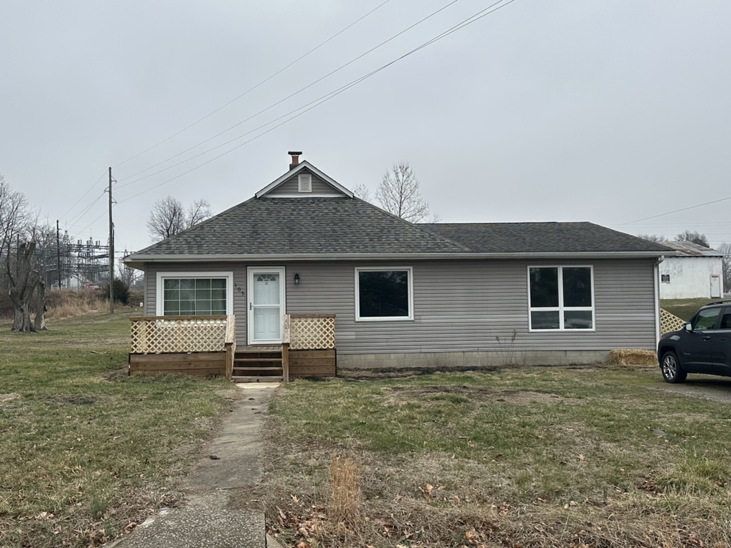 105 N Epperson Drive, Mcleansboro, IL