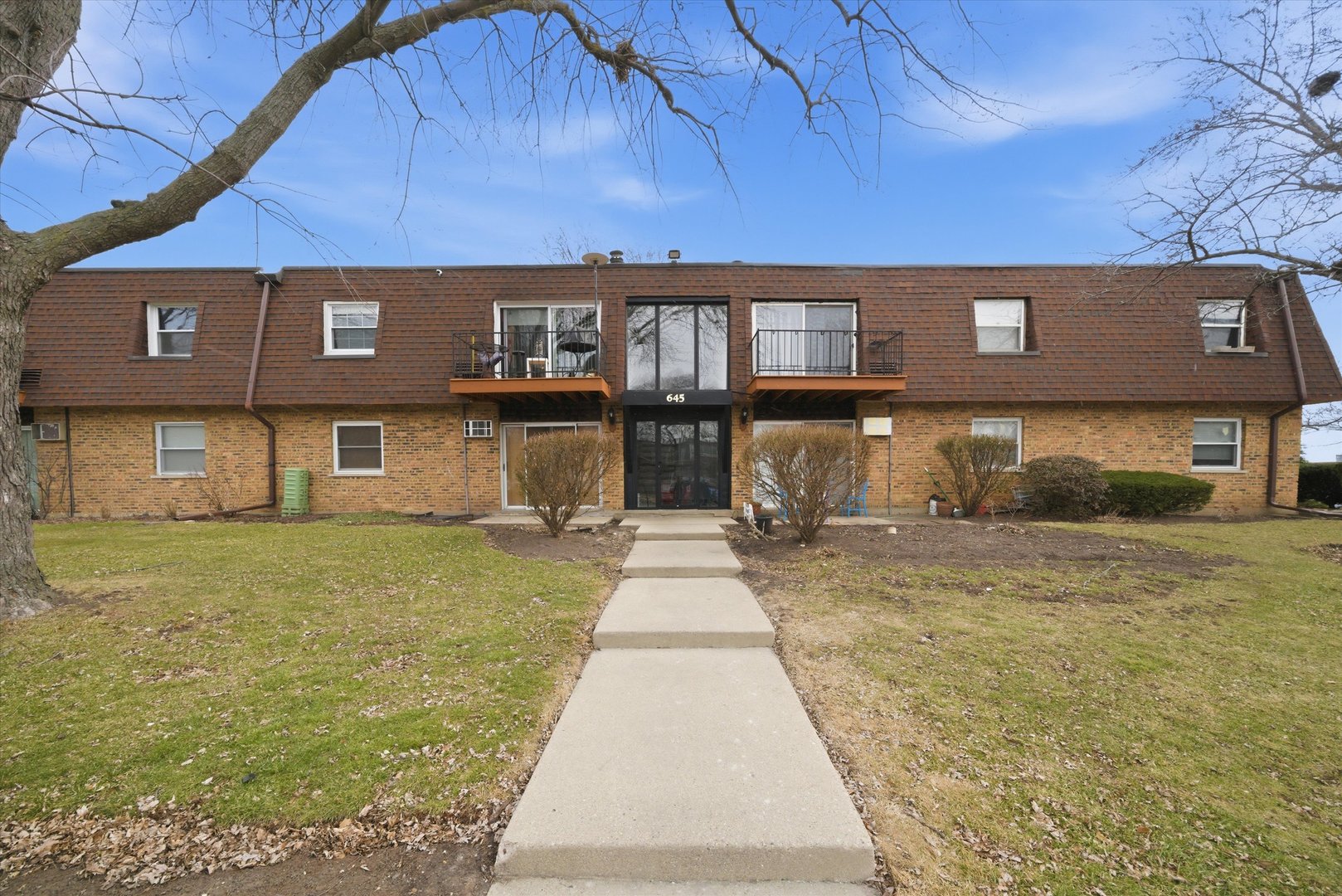 645 Grove Drive #202, Buffalo Grove, IL