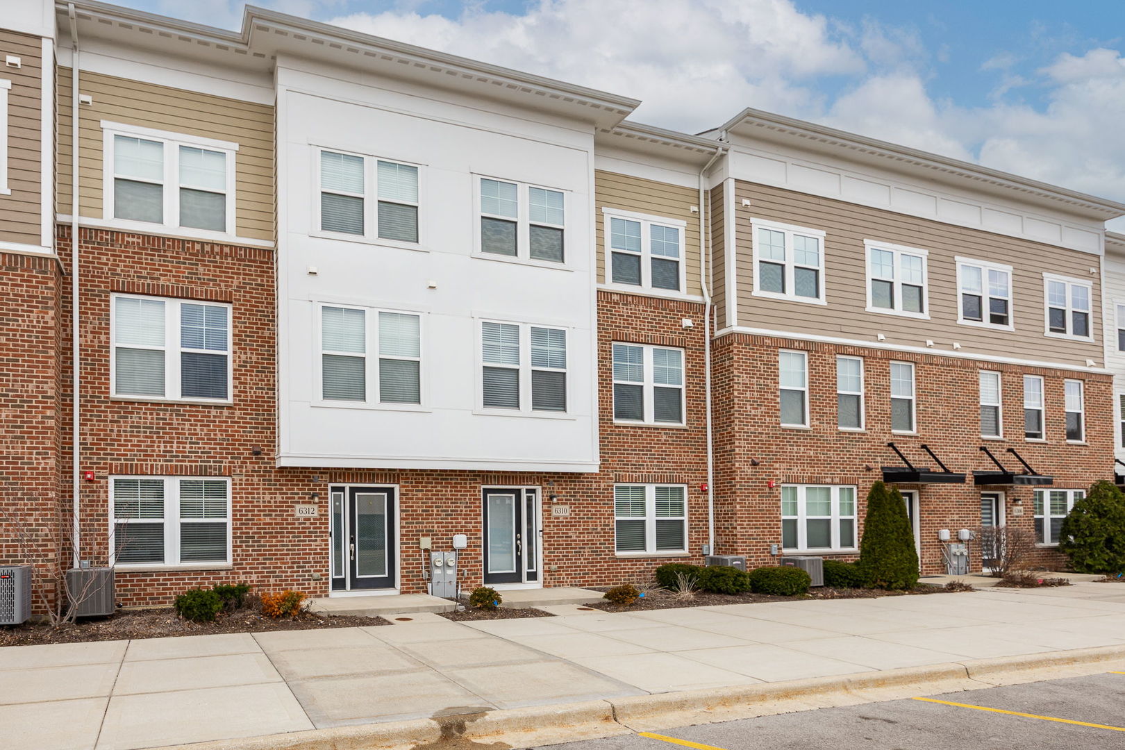 6310 Main Street, Woodridge, IL