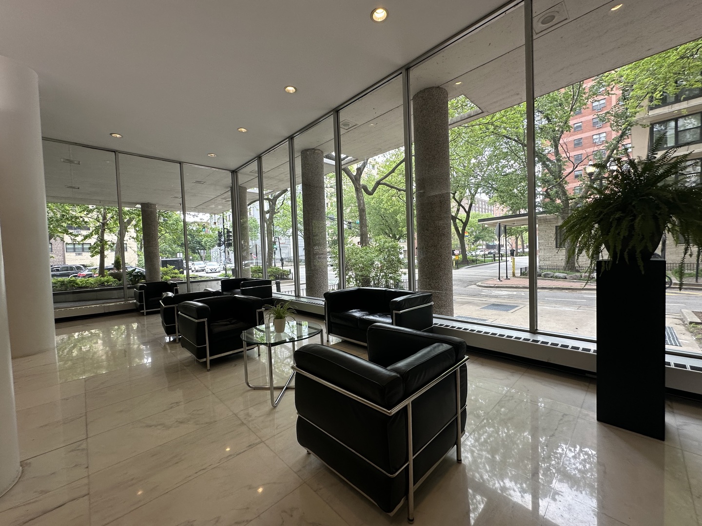 5757 N Sheridan Road #18J, Chicago, IL