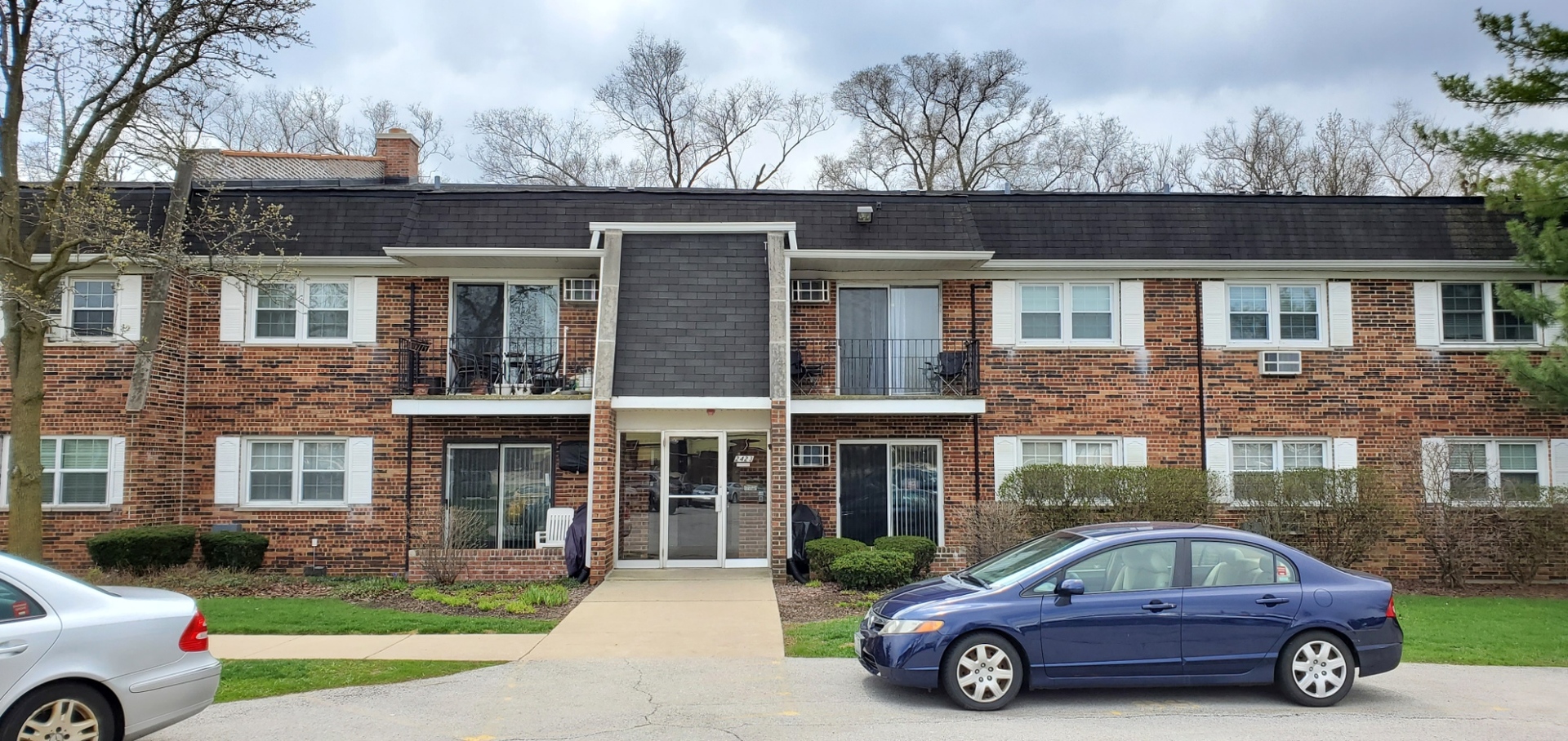 2423 OGDEN Avenue #9, Downers Grove, IL