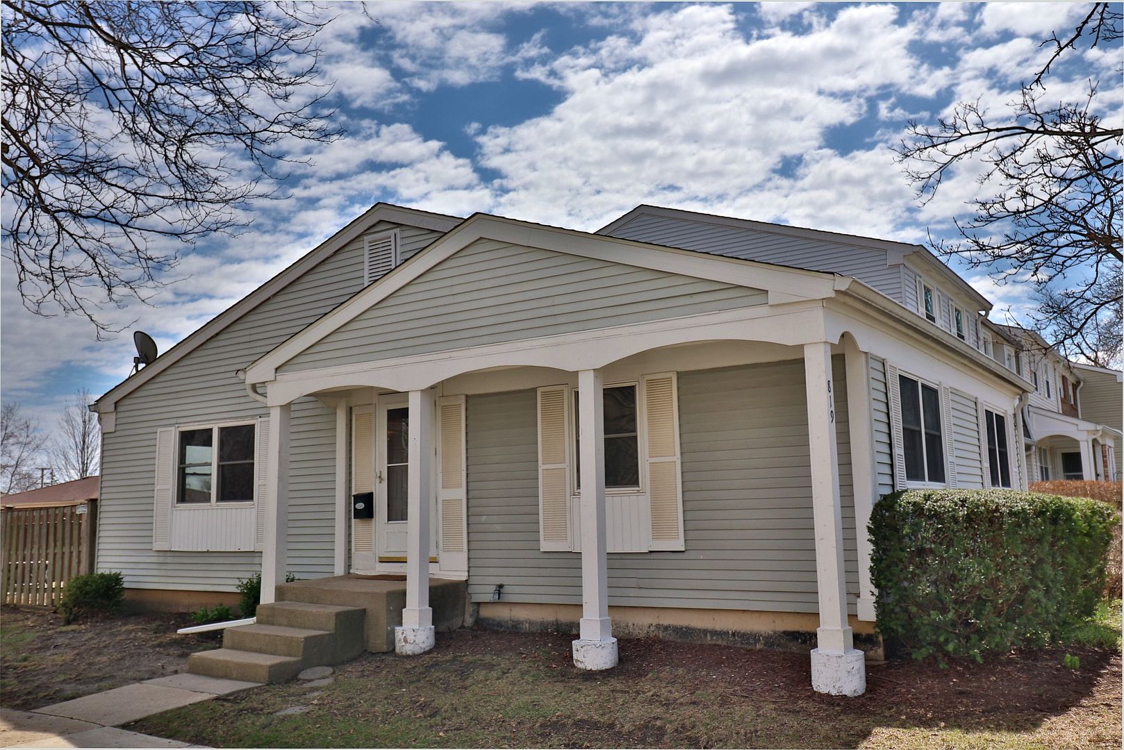 819 Mansfield Court, Schaumburg, IL