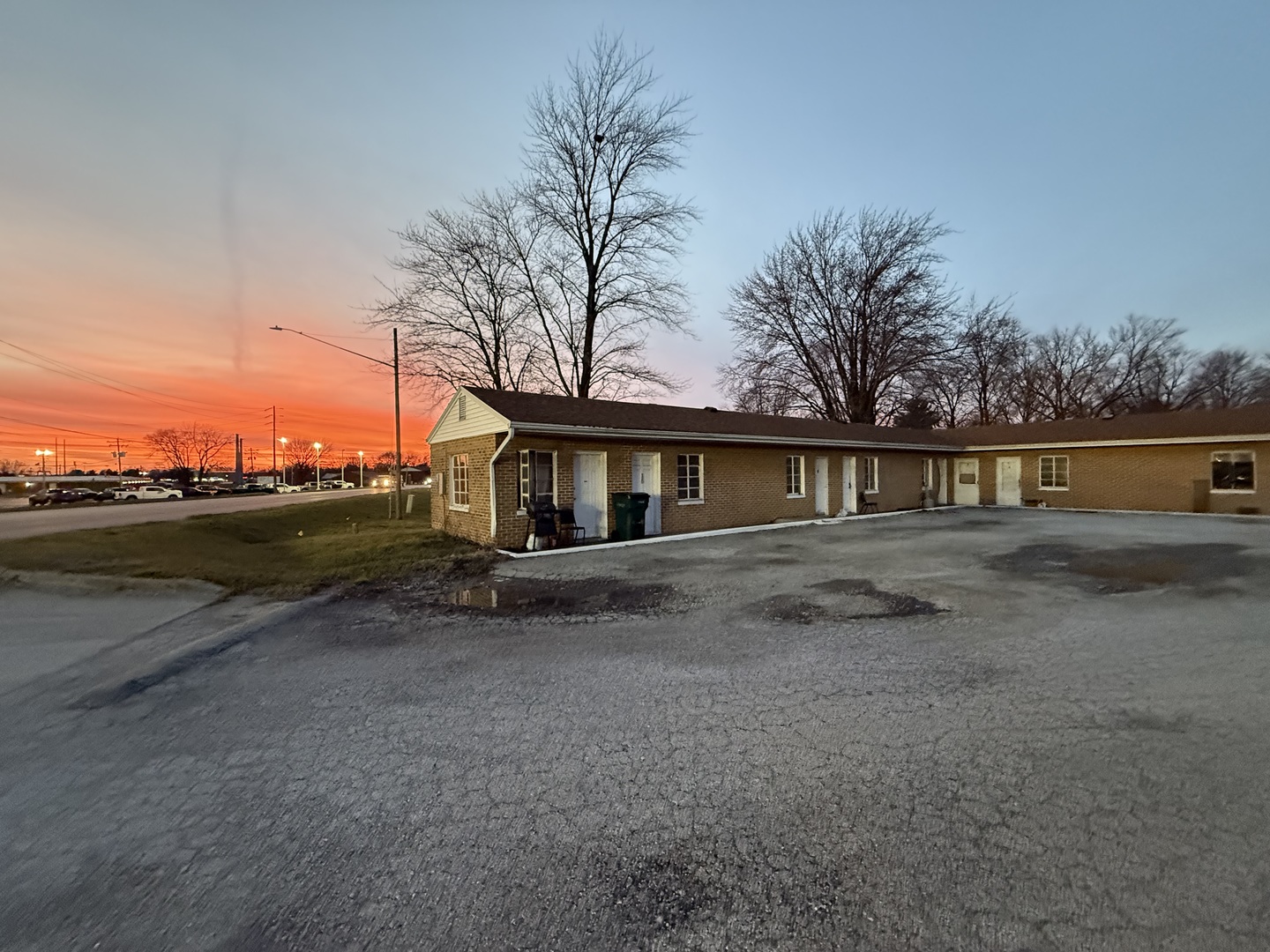 901 State Route 10 West, Clinton, IL