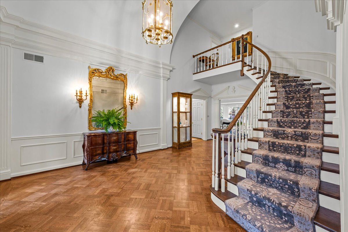 675 E Woodland Road, Lake Forest, IL