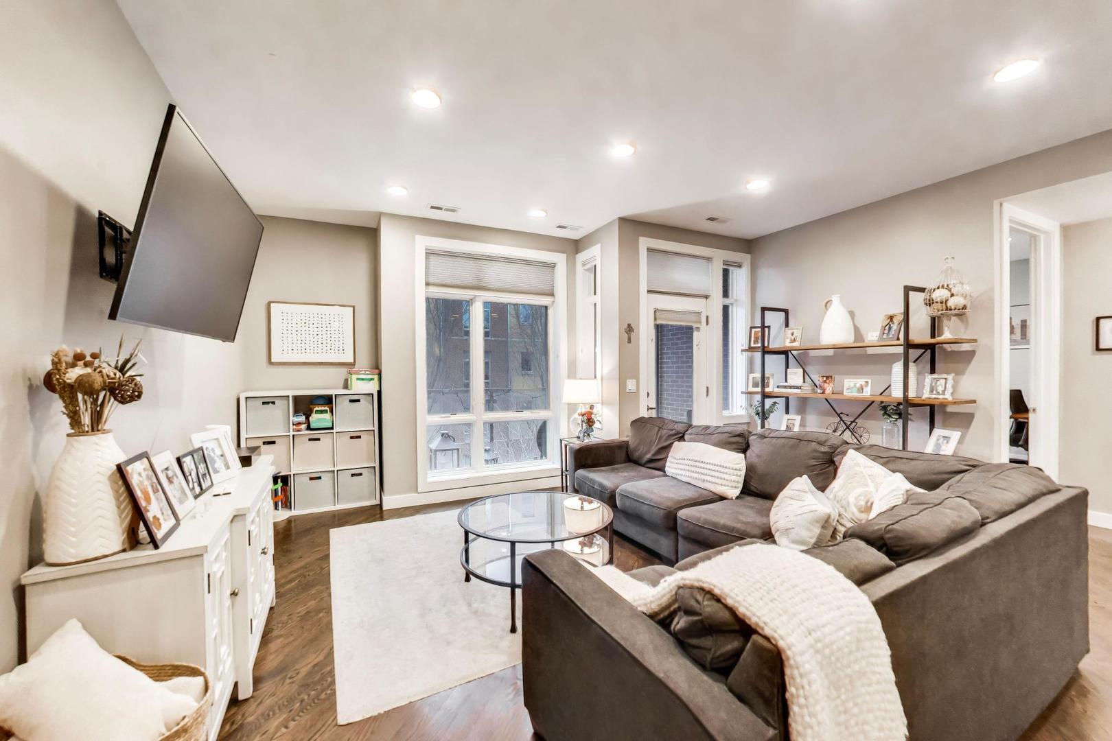 2817 N Oakley Avenue #2N, Chicago, IL