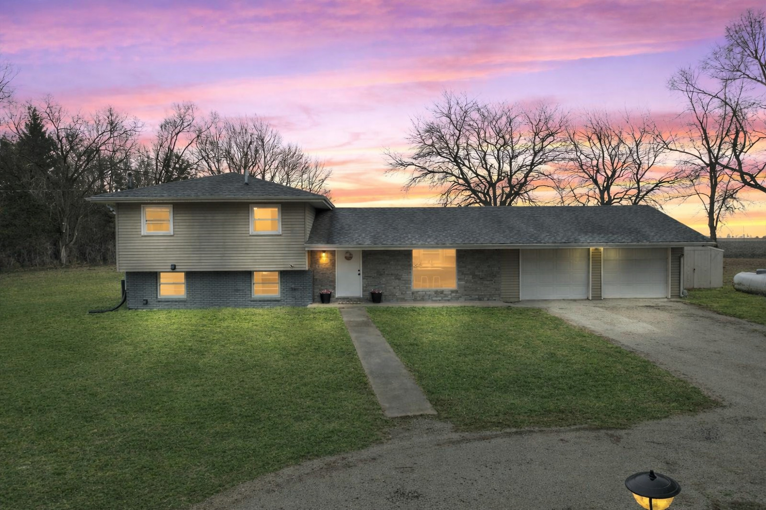 15795 E 2550 North Road, Hudson, IL