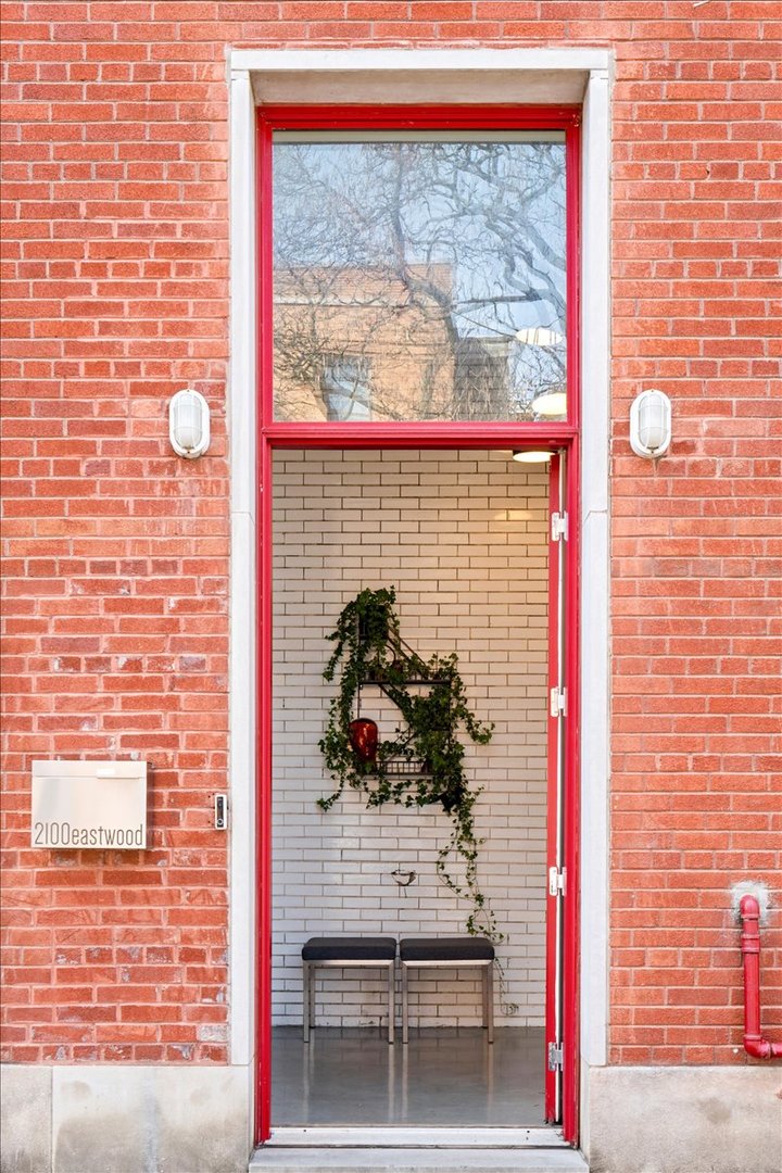 2100 W Eastwood Avenue, Chicago, IL