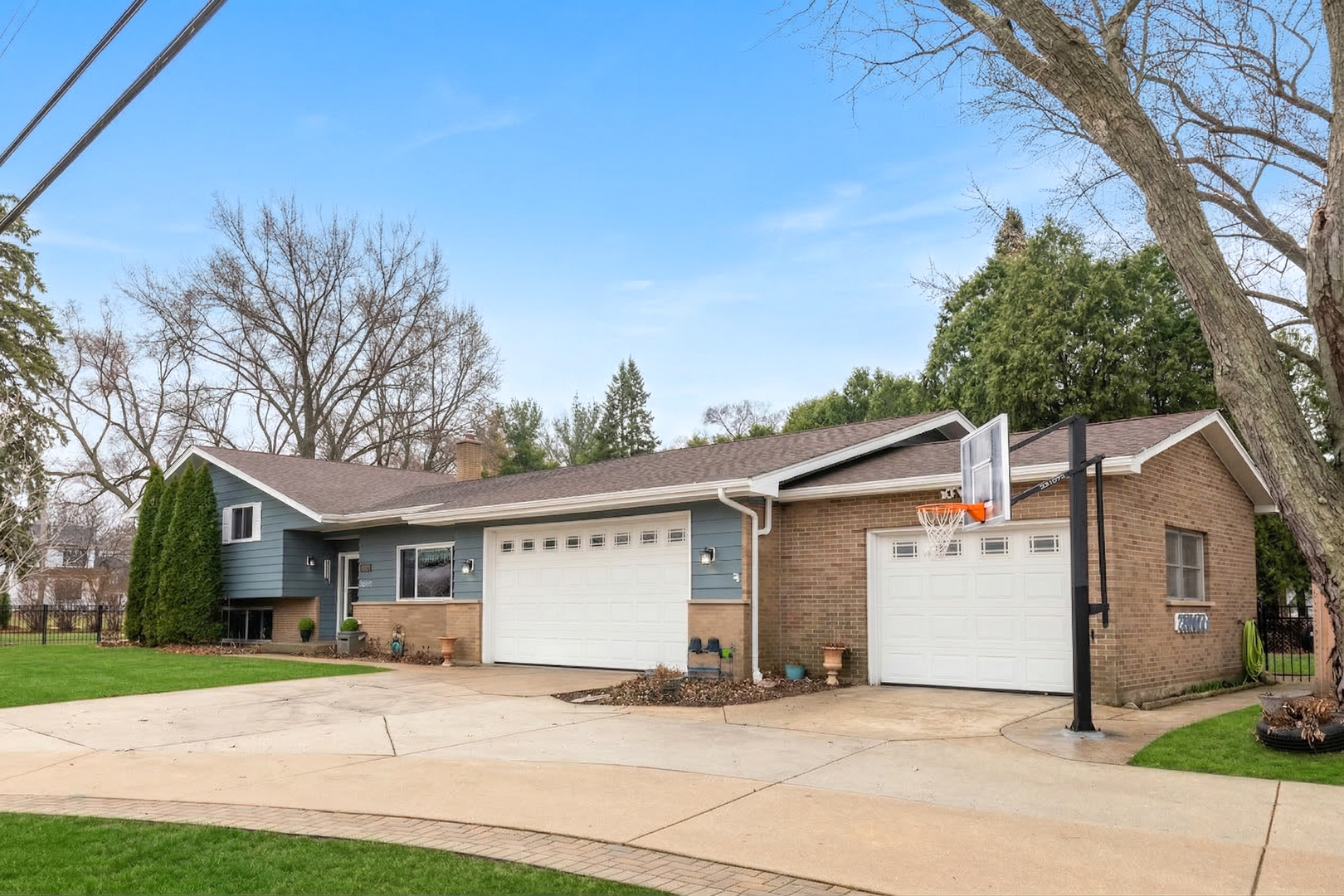 28W075 Aurora Avenue, Naperville, IL