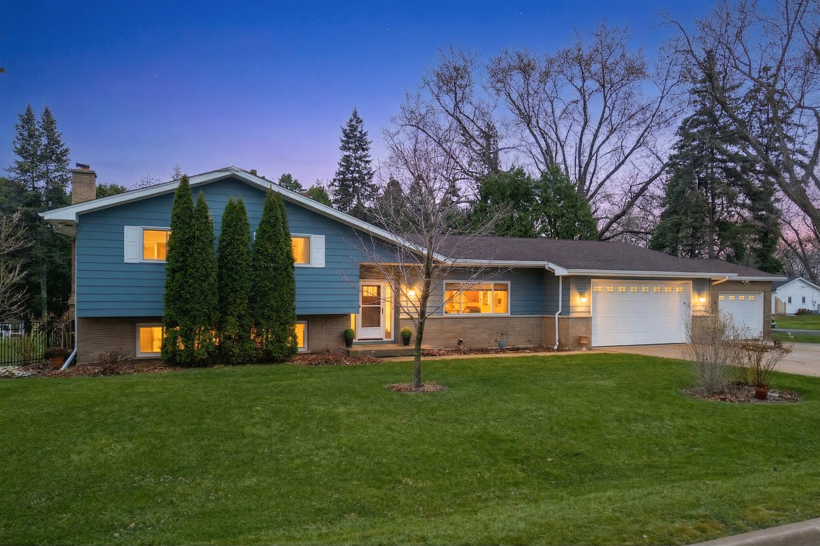 28W075 Aurora Avenue, Naperville, IL