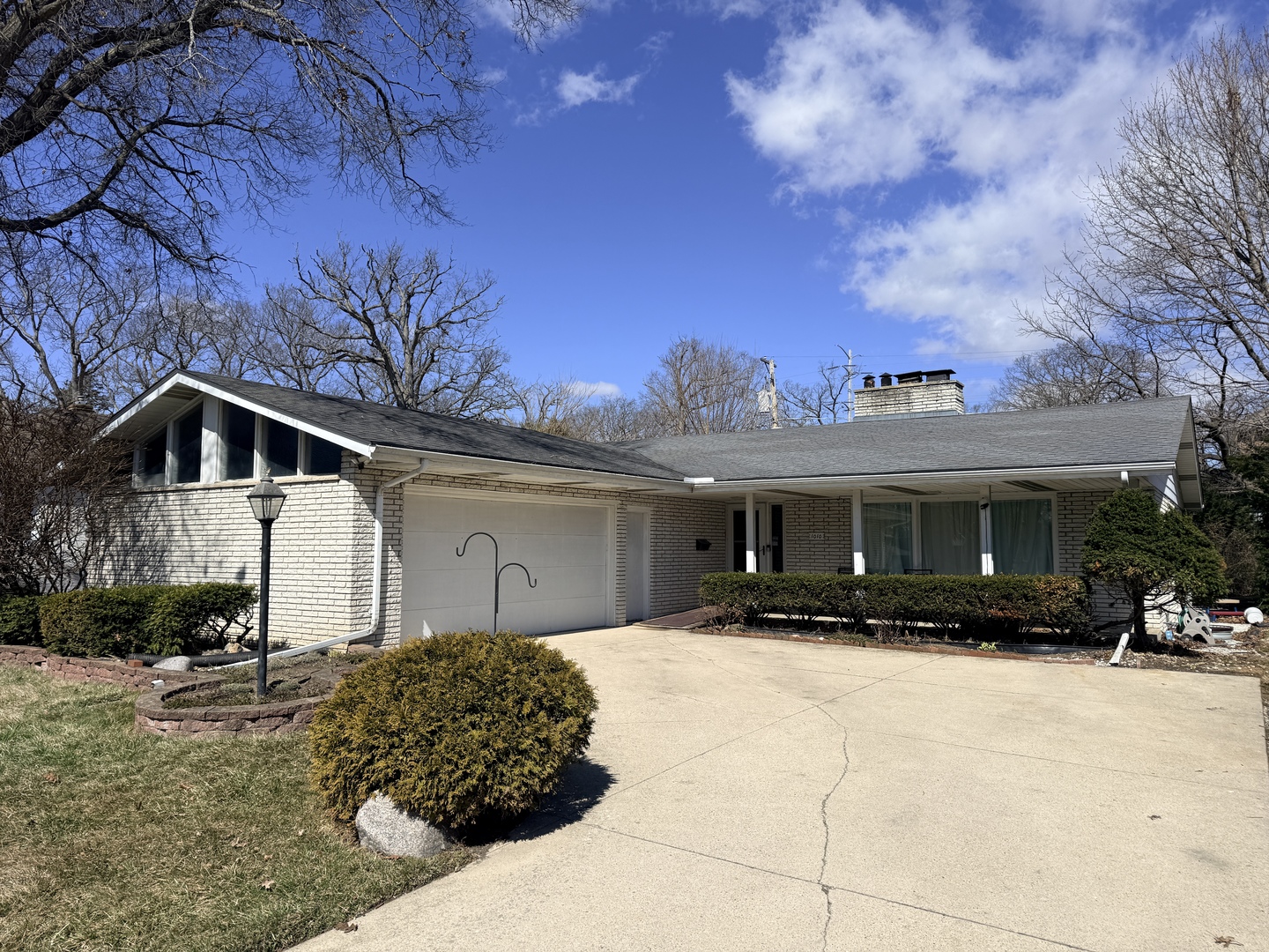 1010 W Atlantic Avenue, Waukegan, IL