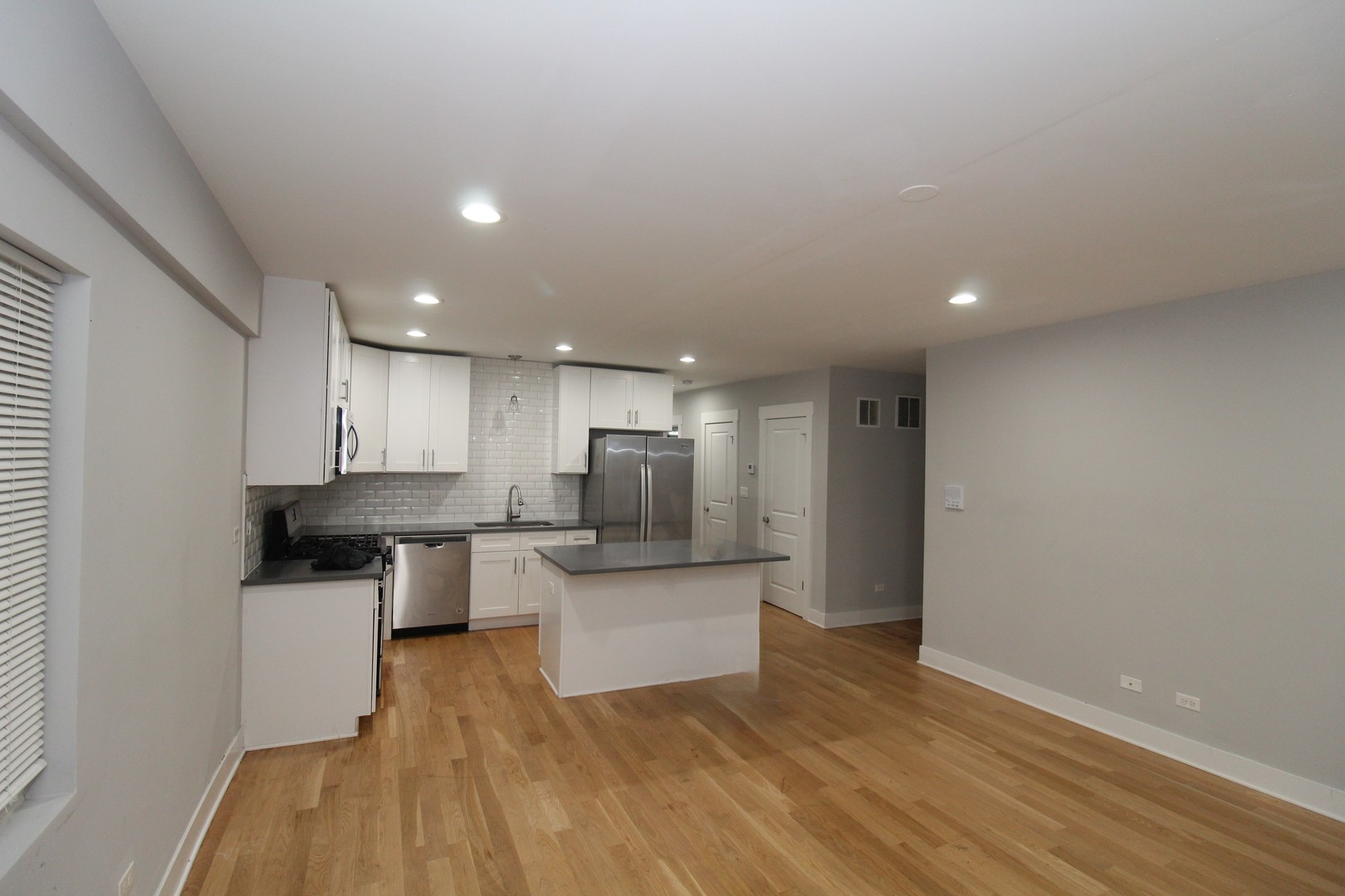 1411 W taylor Street #1R, Chicago, IL