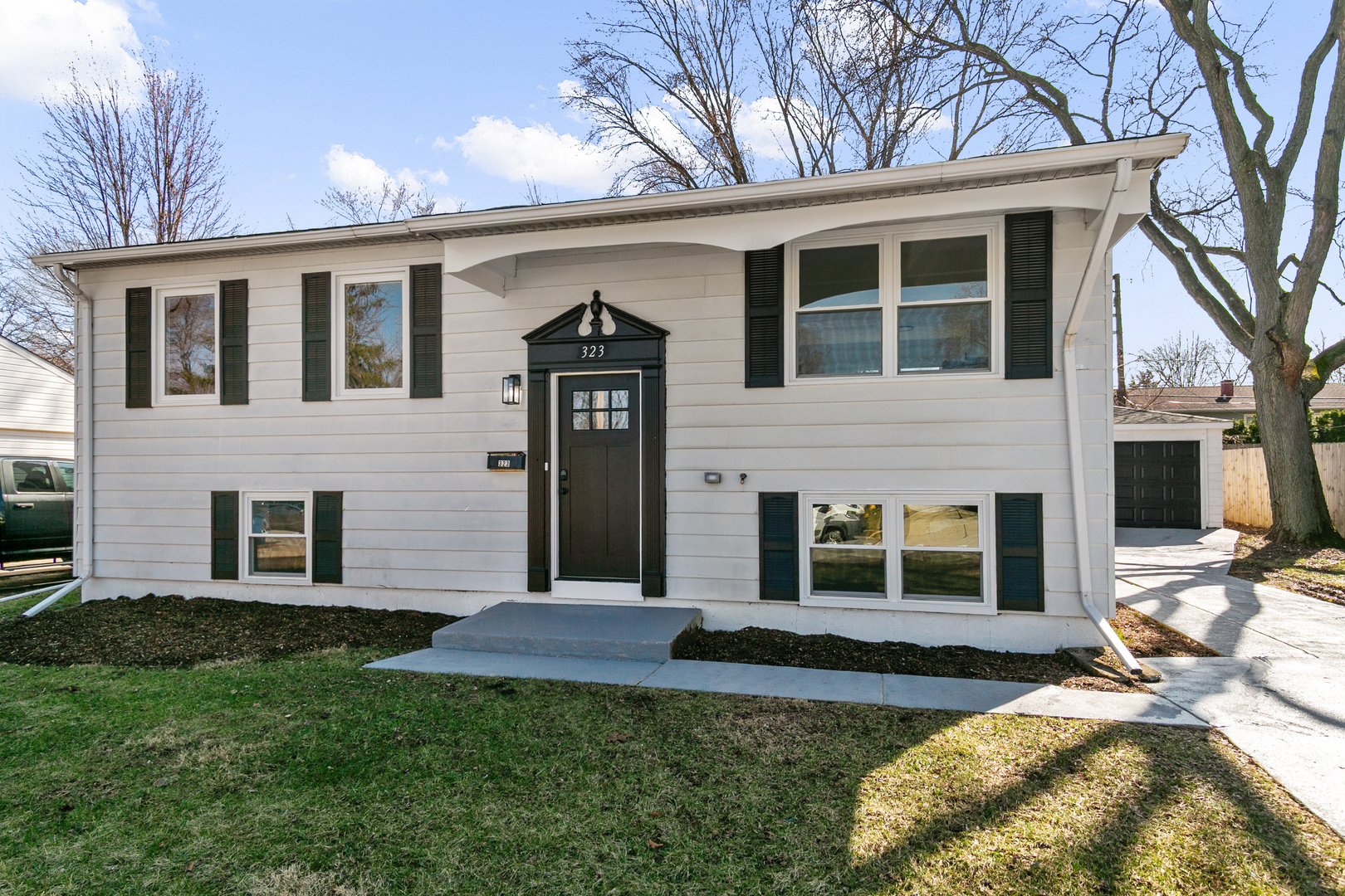 323 Mark Avenue, Glendale Heights, IL