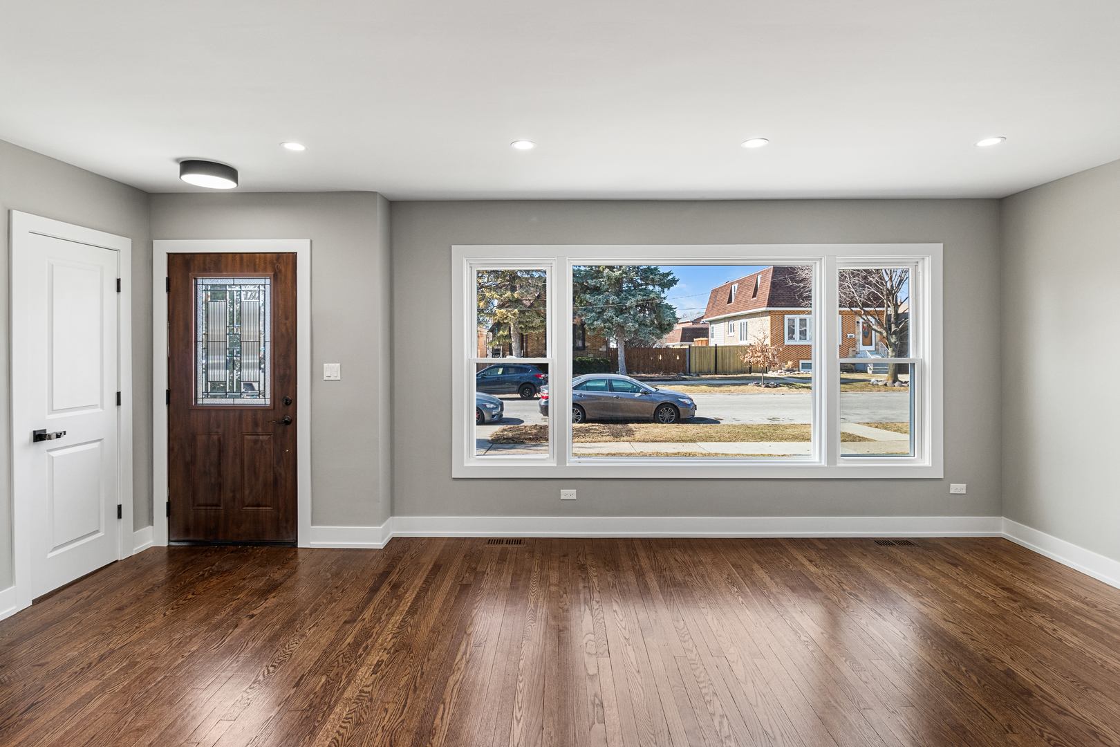 4527 N Newcastle Avenue, Harwood Heights, IL