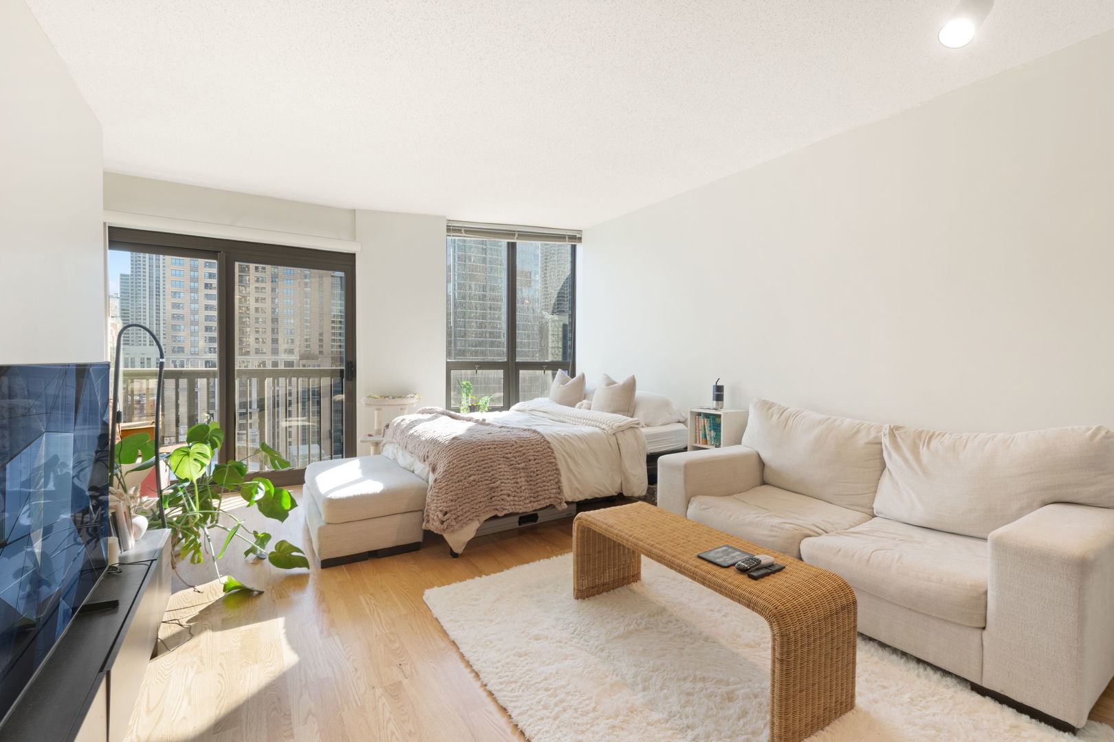 400 N La Salle Drive #1403, Chicago, IL