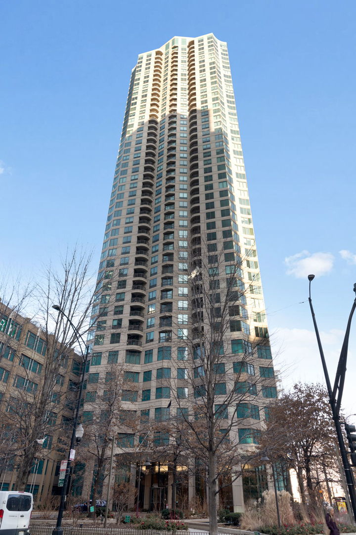 400 N La Salle Drive #1403, Chicago, IL