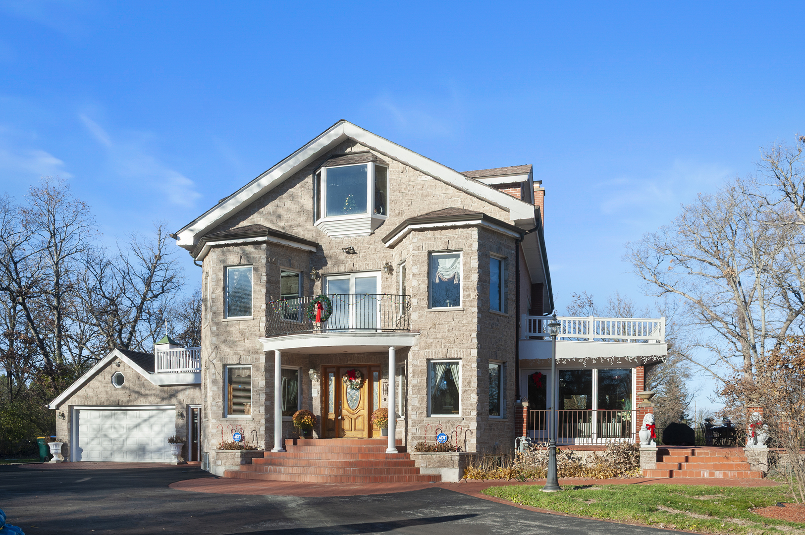300 N BRADLEY Road, Lake Forest, IL