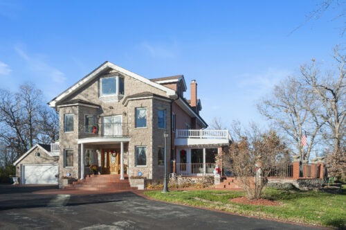 300 N BRADLEY Road, Lake Forest, IL