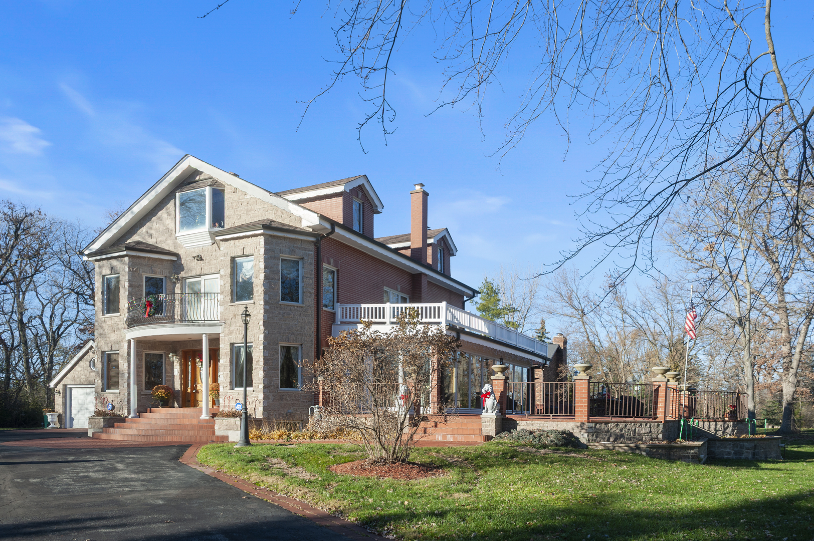 300 N BRADLEY Road, Lake Forest, IL