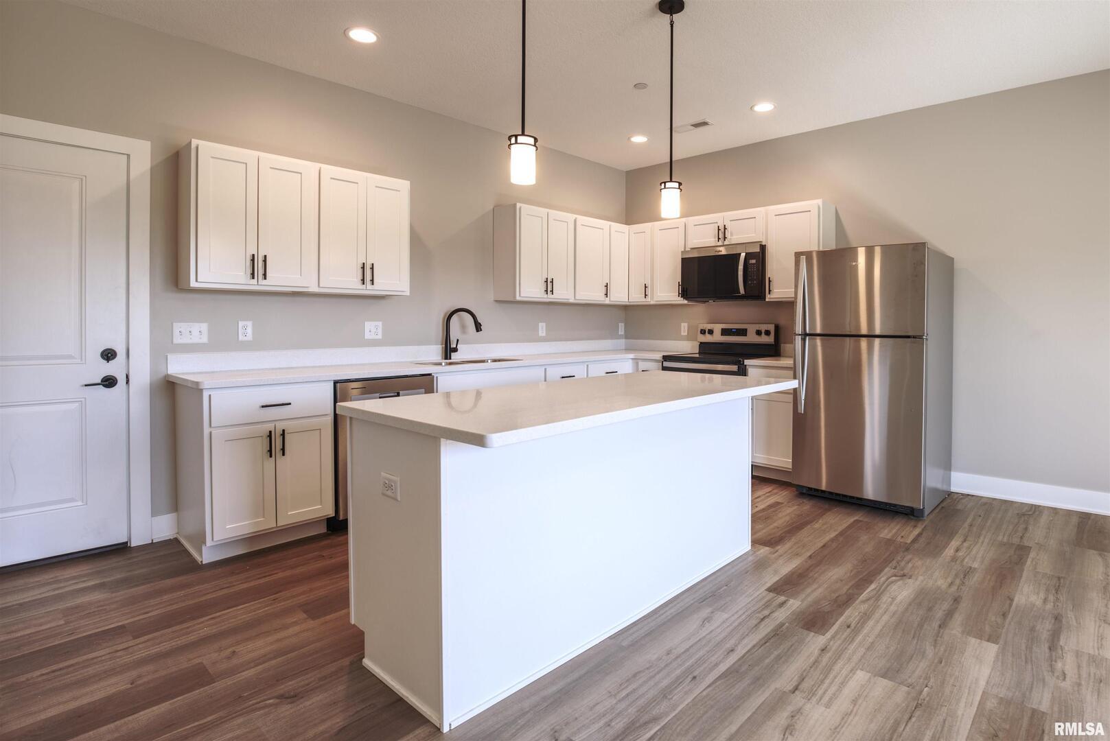 1006 S 4TH Street, Clinton, IA